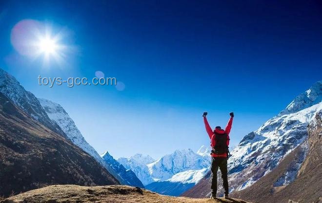李浩榕镜头下的珠峰：青少年登山壮举与珠峰攀登新视角