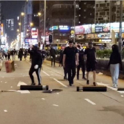 英语听力配音员露脸后的双面人生